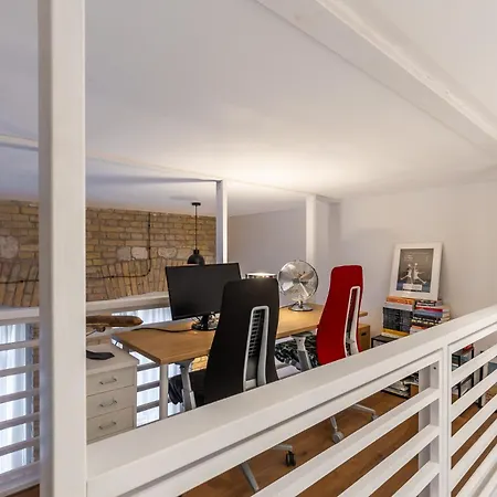 Aviator Loft With Ac At Opera And Basilica In Apartment