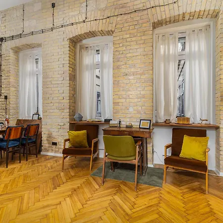 Aviator Loft With Ac At Opera And Basilica In *