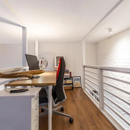 Aviator Loft With Ac At Opera And Basilica In Apartment