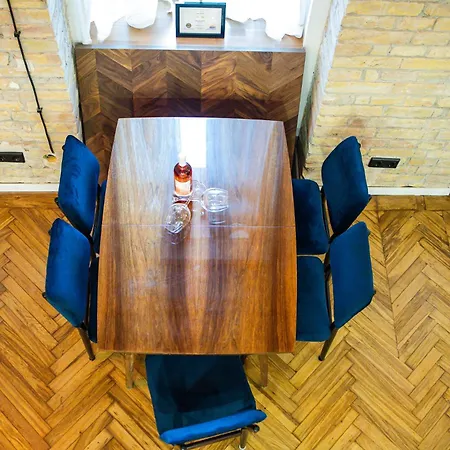 Aviator Loft With Ac At Opera And Basilica In *